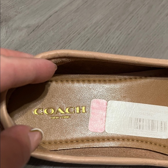 Coach Women's Tan Leather Loafers with Gold Hardware - Picture 5 of 6